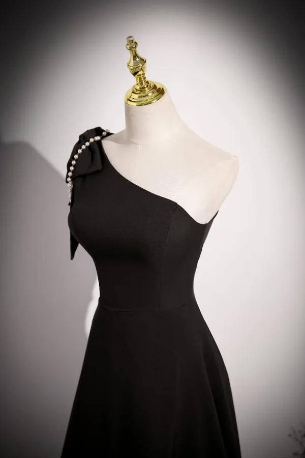 Chic / Beautiful Black Pearl Tassel Satin Prom Dresses 2023 A-Line / Princess One-Shoulder Bow Short Sleeve Backless Floor-Length / Long Formal Dresses