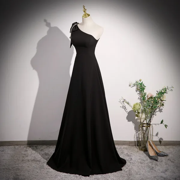 Chic / Beautiful Black Pearl Tassel Satin Prom Dresses 2023 A-Line / Princess One-Shoulder Bow Short Sleeve Backless Floor-Length / Long Formal Dresses