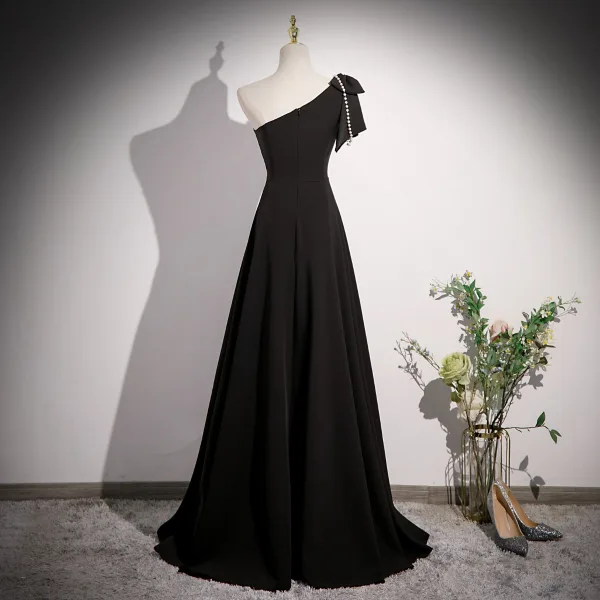 Chic / Beautiful Black Pearl Tassel Satin Prom Dresses 2023 A-Line / Princess One-Shoulder Bow Short Sleeve Backless Floor-Length / Long Formal Dresses