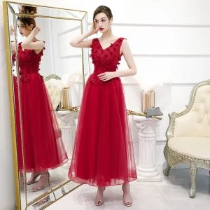Chic Belle Bordeaux Robe De Soirée 2020 Princesse V Cou Sans Manches Appliques En Dentelle Fleur Longueur Cheville Volants Dos Nu Robe De Ceremonie