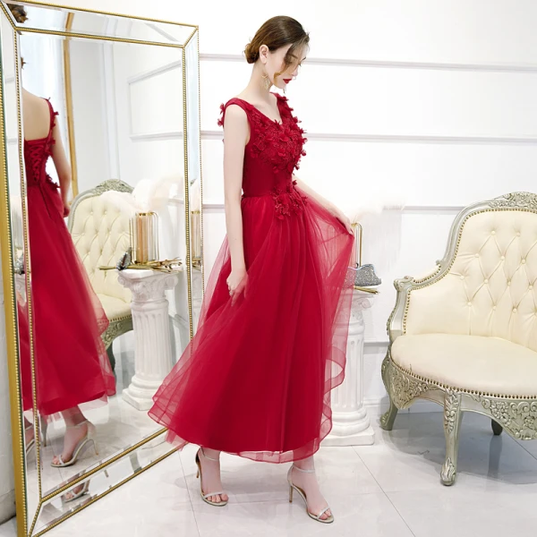 Chic / Beautiful Burgundy Evening Dresses 2020 A-Line / Princess V-Neck Sleeveless Appliques Lace Flower Ankle Length Ruffle Backless Formal Dresses