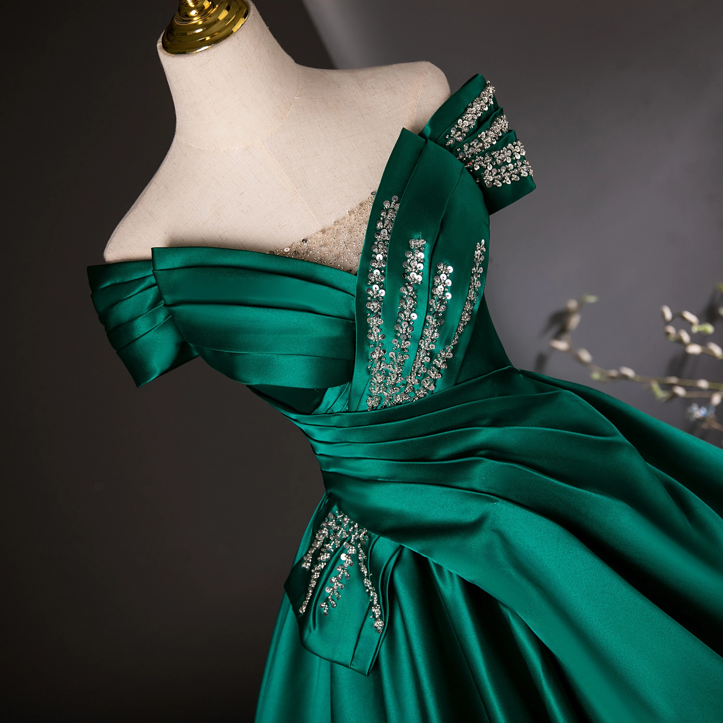 green emerald velvet dress Emerald Green Velour Audrey Style 50s Swing Dress – Pretty Kitty Fashion main image 1