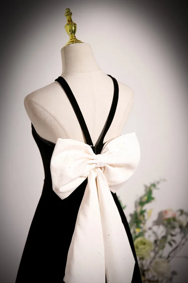 Fashion Black Velvet Prom Dresses 2023 A-Line / Princess Halter Sleeveless Backless Bow Floor-Length / Long Formal Dresses