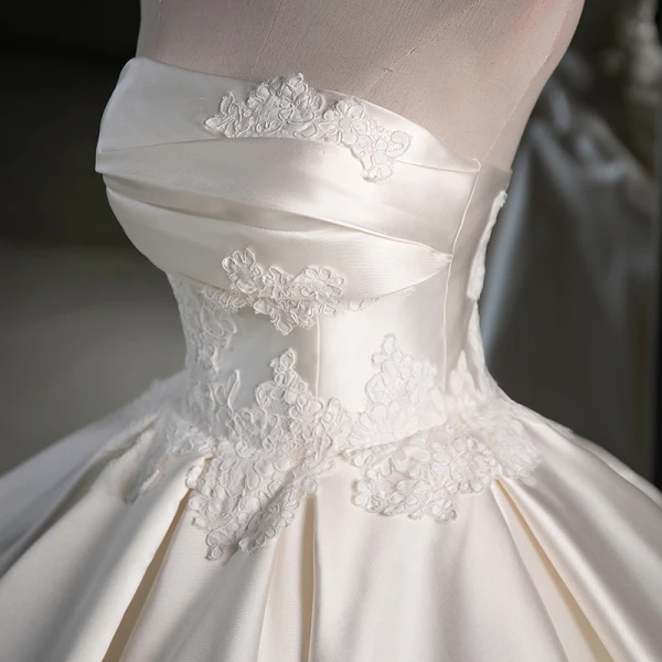 Elegant Champagne Lace Flower Satin Wedding Dresses 2023 Ball Gown Strapless Sleeveless Backless Floor-Length / Long Wedding