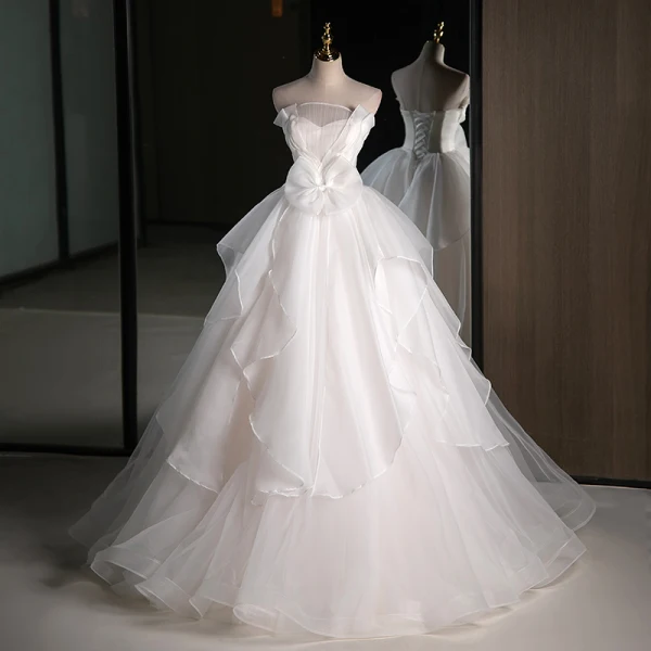 Modern / Fashion White Cascading Ruffles Wedding Dresses 2023 Ball Gown Strapless Bow Sleeveless Backless Floor-Length / Long Wedding