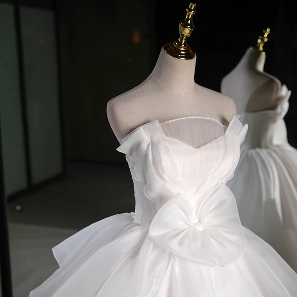 Modern / Fashion White Cascading Ruffles Wedding Dresses 2023 Ball Gown Strapless Bow Sleeveless Backless Floor-Length / Long Wedding