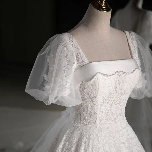 Chic / Beautiful White Lace Flower Appliques Wedding Dresses 2023 Ball Gown Square Neckline Short Sleeve Backless Floor-Length / Long Wedding