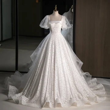 Chic Beautiful White Lace Flower Appliques Wedding Dresses 2023 Ball Gown Square Neckline Short Sleeve Backless Floor Length Long Wedding