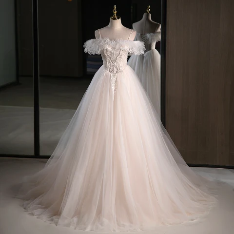 Charmant Ivory / Creme Spitze Blumen Perlenstickerei Pailletten Strass Brautkleider / Hochzeitskleider 2023 Ballkleid Spaghettiträger Kurze Ärmel Rückenfreies Sweep / Pinsel Zug Hochzeit