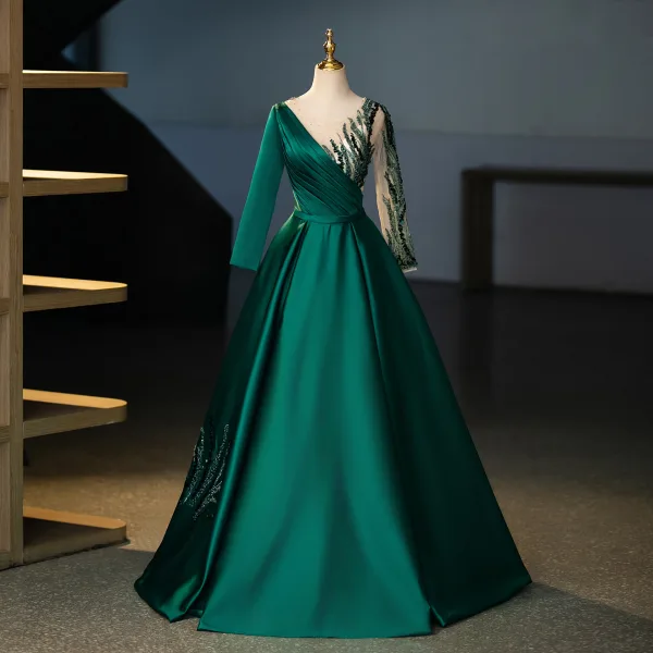 emerald green vintage prom dress Emerald Green Sequin V-Neck A-Line Cocktail Dress 2026 With Sparkling Tulle Overlay and Tea-Length Hem main image 1