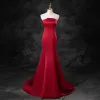 Charming Burgundy Satin Evening Dresses 2023 Trumpet / Mermaid Strapless Sleeveless Backless Bow Sweep Train Evening Party Formal Dresses
