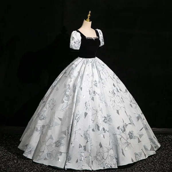 Élégant Gris Faux Diamant Impression Robe De Bal Robe Boule 2024 Encolure Carrée Manches Courtes Dos Nu Longue Promo Robe De Ceremonie