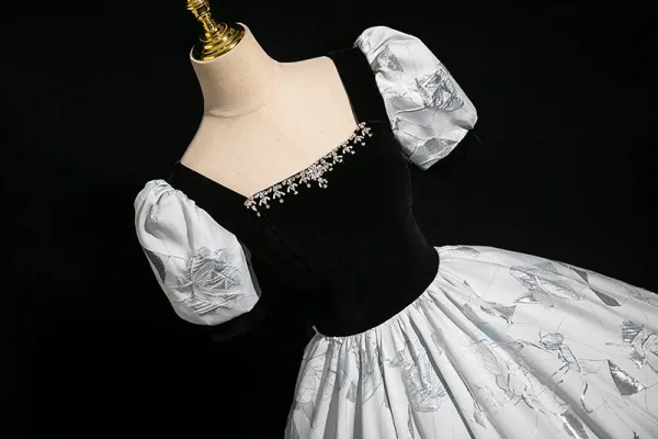 Élégant Gris Faux Diamant Impression Robe De Bal Robe Boule 2024 Encolure Carrée Manches Courtes Dos Nu Longue Promo Robe De Ceremonie