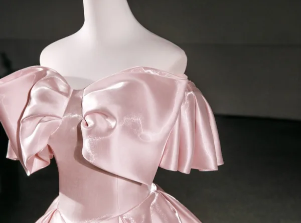 Elegant Blushing Pink Prom Dresses 2026 Ball Gown Off-The-Shoulder Short Sleeve Backless Floor-Length / Long Formal Dresses