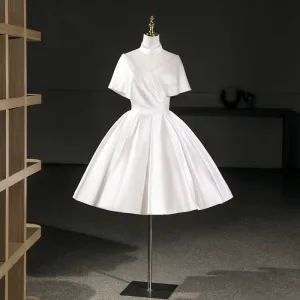 Vintage Originale Ivoire Perlage De Retour Robe De Graduation 2026 Robe Boule Col Haut Manches Courtes Dos Nu Mi Longues Robe De Ceremonie