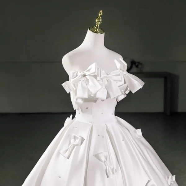 Chic / Beautiful Ivory Pearl Bow Short Homecoming Graduation Dresses 2026 Strapless Ball Gown Sleeveless Backless Formal Dresses