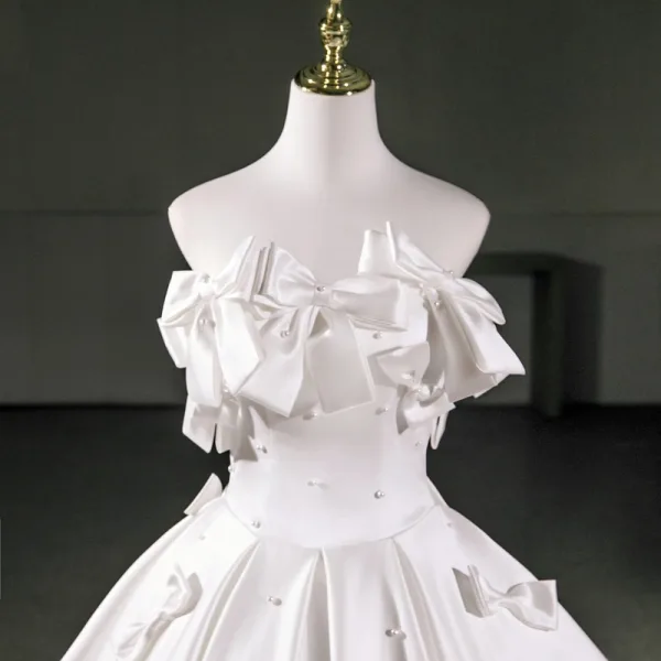 Chic / Beautiful Ivory Pearl Bow Short Homecoming Graduation Dresses 2026 Strapless Ball Gown Sleeveless Backless Formal Dresses
