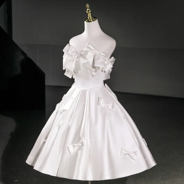 Chic / Beautiful Ivory Pearl Bow Short Homecoming Graduation Dresses 2026 Strapless Ball Gown Sleeveless Backless Formal Dresses