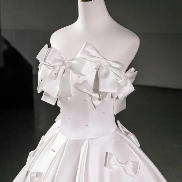 Chic / Beautiful Ivory Pearl Bow Short Homecoming Graduation Dresses 2026 Strapless Ball Gown Sleeveless Backless Formal Dresses