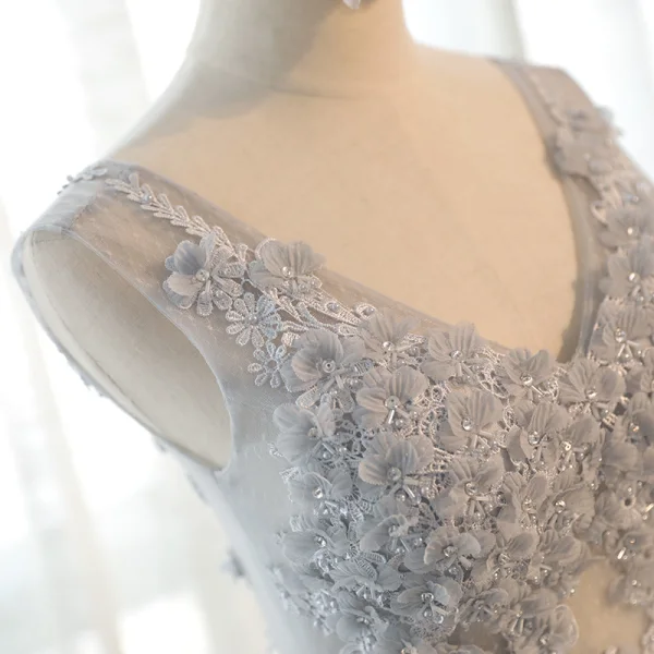 Chic / Beautiful Hall Formal Dresses 2017 Evening Dresses Grey Floor-Length / Long A-Line / Princess Cascading Ruffles V-Neck Sleeveless Backless Lace Appliques Flower Pearl Beading Sequins