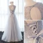 Chic / Belle Salle Robe De Ceremonie 2017 Robe De Soirée Gris Longue Princesse Volants en Cascade Ceinture Encolure Dégagée Sans Manches Dos Nu En Dentelle Appliques Perlage Perle