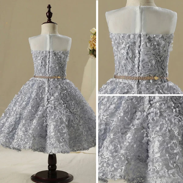 Chic / Beautiful Hall Wedding Party Dresses 2017 Flower Girl Dresses Silver Short A-Line / Princess Scoop Neck Sleeveless Rhinestone Metal Sash Appliques Flower