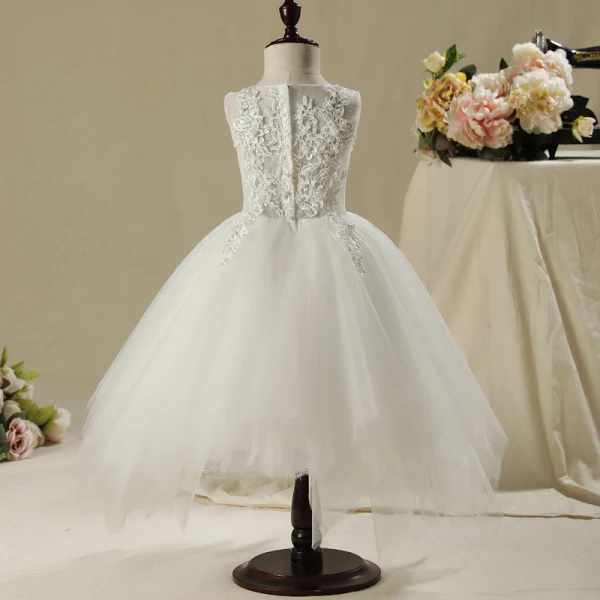 Schöne Kirche Kleider Für Hochzeit 2017 Mädchenkleider Weiß Asymmetrisch Ballkleid Fallende Rüsche Rundhalsausschnitt Ärmellos Perle Applikationen Blumen