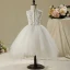 Chic / Belle Église Robe Pour Mariage 2017 Robe Ceremonie Fille Blanche Asymétrique Robe Boule Volants en Cascade Encolure Dégagée Sans Manches Perle Appliques Fleur