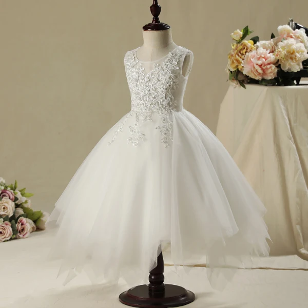 Schöne Kirche Kleider Für Hochzeit 2017 Mädchenkleider Weiß Asymmetrisch Ballkleid Fallende Rüsche Rundhalsausschnitt Ärmellos Perle Applikationen Blumen