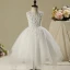Chic / Belle Église Robe Pour Mariage 2017 Robe Ceremonie Fille Blanche Asymétrique Robe Boule Volants en Cascade Encolure Dégagée Sans Manches Perle Appliques Fleur