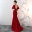 Chic / Belle Bordeaux Transparentes Robe De Soirée 2018 Trompette / Sirène Encolure Dégagée Manches Courtes Appliques En Dentelle Faux Diamant Train De Balayage Dos Nu Robe De Ceremonie