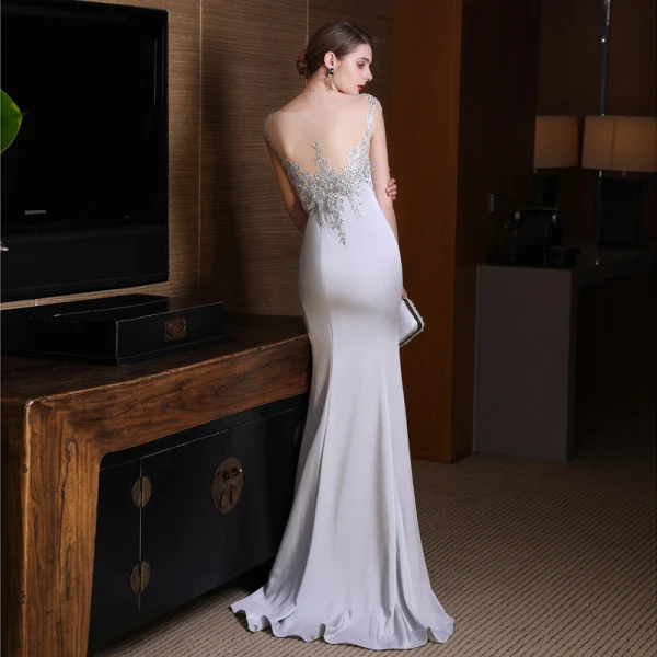 Sexy Grau Durchsichtige Abendkleider 2018 Mermaid Rundhalsausschnitt Ärmellos Pailletten Strass Sweep / Pinsel Zug Rüschen Festliche Kleider