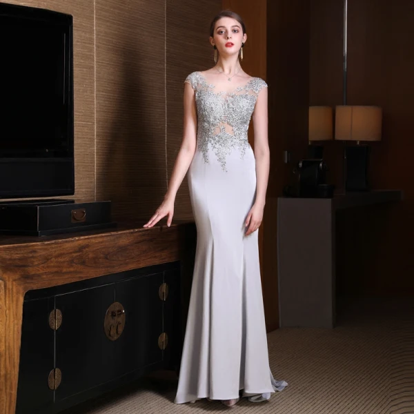 Sexy Grau Durchsichtige Abendkleider 2018 Mermaid Rundhalsausschnitt Ärmellos Pailletten Strass Sweep / Pinsel Zug Rüschen Festliche Kleider