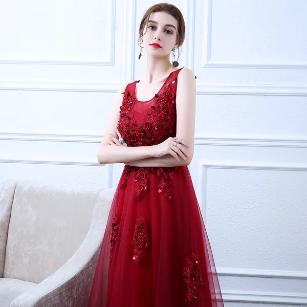 Chic / Belle Bordeaux Robe De Soirée 2018 Princesse Encolure Dégagée Sans Manches Paillettes Appliques Fleur Longue Volants Dos Nu Robe De Ceremonie