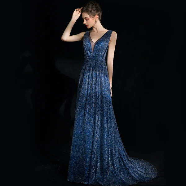 Eleganta Mörk Marinblå Aftonklänningar 2018 Prinsessa Glittriga / Glitter V-Hals Halterneck Ärmlös Svep Tåg Formella Klänningar