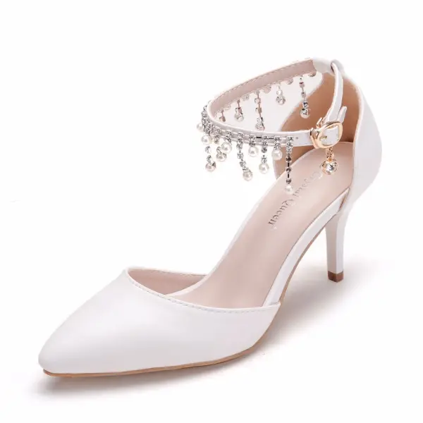 Charmant Weiß Brautschuhe 2021 Perle Strass Knöchelriemen 9 cm Stilettos Spitzschuh Hochzeit Sandaletten Hochhackige