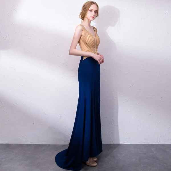 Sexy Marineblau Abendkleider 2018 Mermaid Strass V-Ausschnitt Rückenfreies Ärmellos Sweep / Pinsel Zug Festliche Kleider