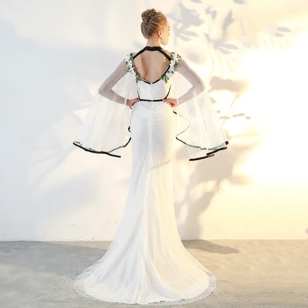 Élégant Ivoire Robe De Soirée 2018 Trompette / Sirène En Dentelle Appliques Titulaire Dos Nu Manches Longues Tribunal Train Robe De Ceremonie