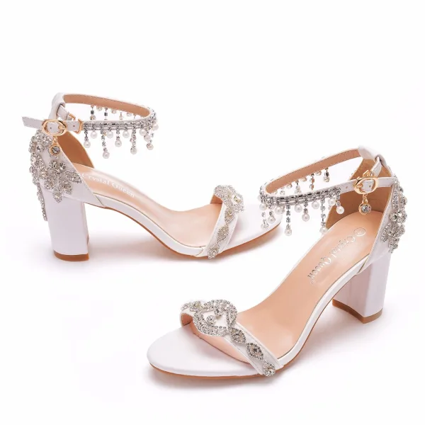 Charmant Blanche Perle Faux Diamant Chaussure De Mariée 2021 Bride Cheville 7 cm Talons Épais Peep Toes / Bout Ouvert Mariage Sandales Talons Hauts