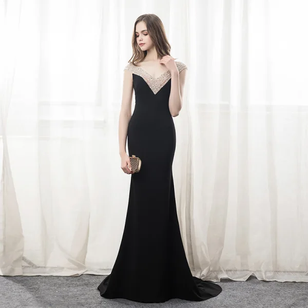 Sexy Noir Robe De Soirée 2018 Trompette / Sirène Perlage Paillettes Dos Nu V-Cou Sans Manches Tribunal Train Robe De Ceremonie