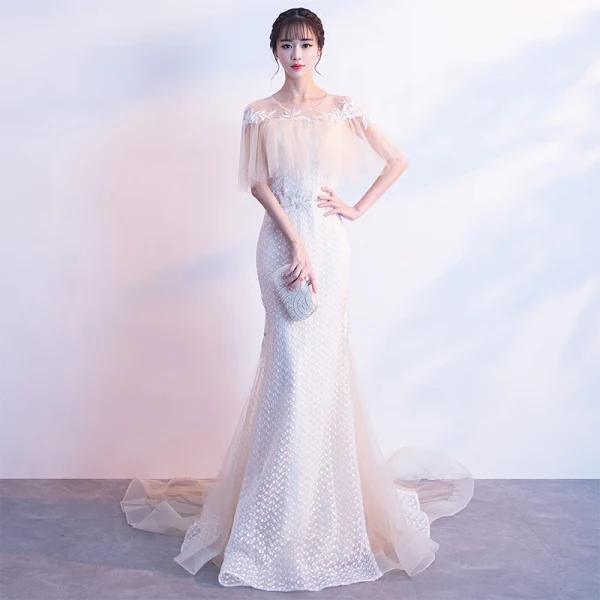 Élégant Champagne Robe De Soirée 2018 Trompette / Sirène En Dentelle Appliques Perlage Encolure Dégagée Manches Courtes Tribunal Train Robe De Ceremonie