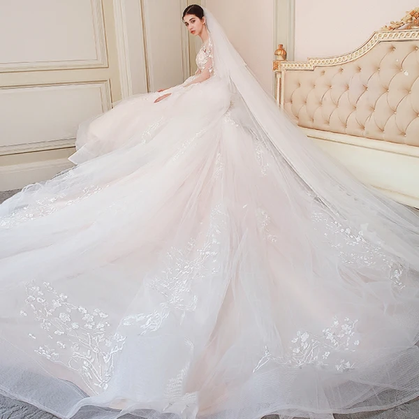 Étourdissant Robe De Mariée 2018 Robe Boule En Dentelle Appliques Brodé Encolure Dégagée 3/4 Manches Royal Train Mariage