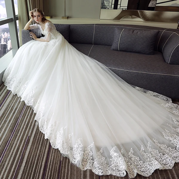 Schöne Ivory / Creme Brautkleider 2018 Ballkleid Mit Spitze Applikationen V-Ausschnitt Rückenfreies 1/2 Ärmel Kapelle-Schleppe Hochzeit