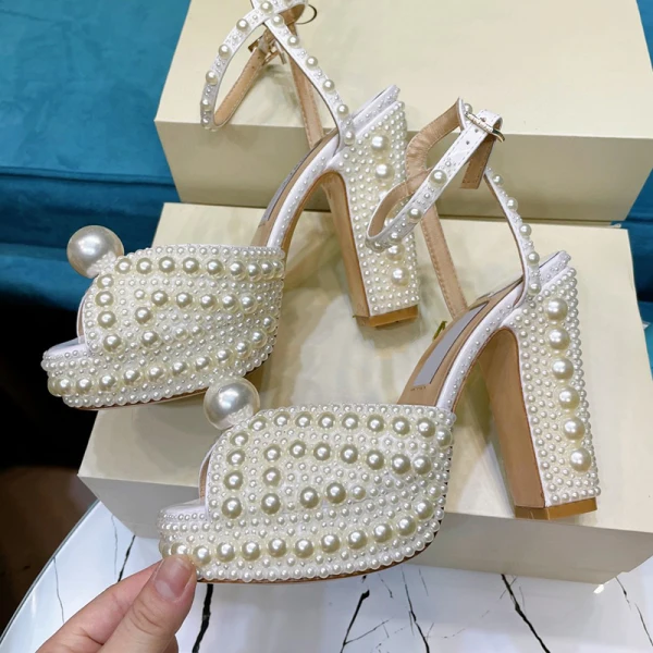 Étourdissant Sexy Ivoire Perle Chaussure De Mariée 2021 Bride Cheville Cuir 12 cm Talons Épais Peep Toes / Bout Ouvert Mariage Talons Hauts