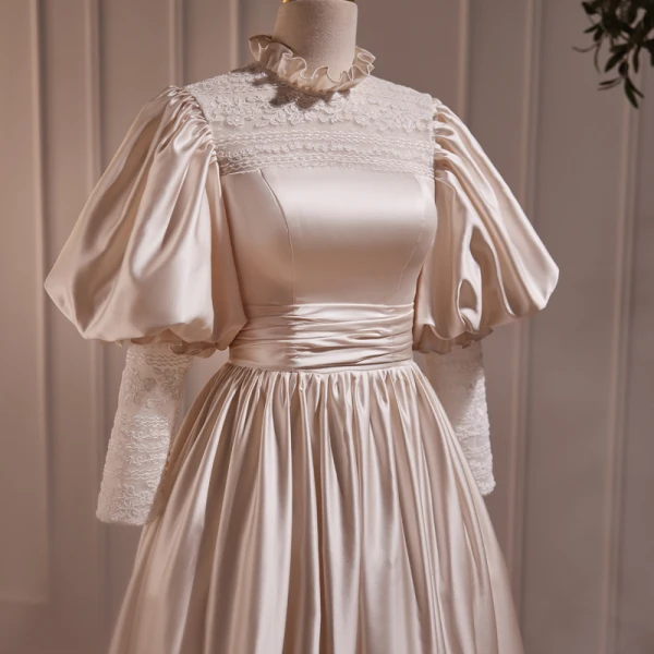 Elegant Champagne Satin Prom Dresses 2023 A-Line / Princess Ruffle High Neck Puffy Short Sleeve Backless Floor-Length / Long Prom Formal Dresses