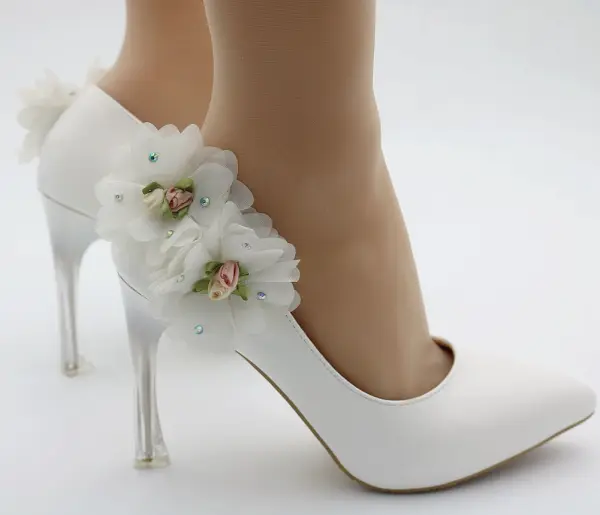 Chic / Belle Blanche Rendez-vous Escarpins 2018 Appliques 9 cm Talons Aiguilles À Bout Pointu Escarpins