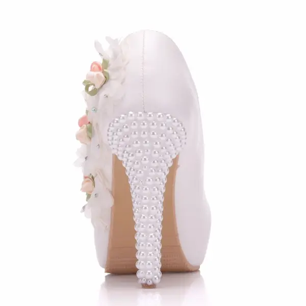 Elegant White Wedding Shoes 2018 Appliques Rhinestone 9 cm Stiletto Heels Round Toe Wedding Pumps