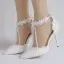 Charmant Blanche Chaussure De Mariée 2018 Faux Diamant Bride Cheville En Dentelle Perle Gland 9 cm Talons Aiguilles À Bout Pointu Mariage Talons Hauts