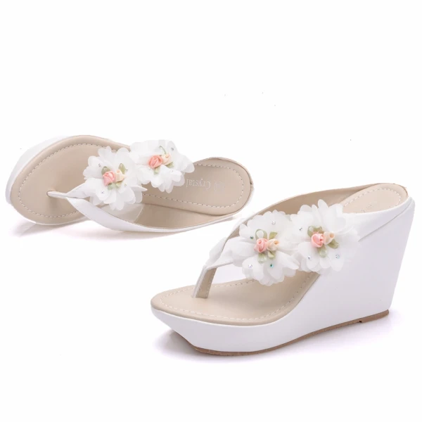 Moderne / Mode Blanche Plage Chaussures Femmes 2018 Appliques Compensées Pantoufle & Tongs