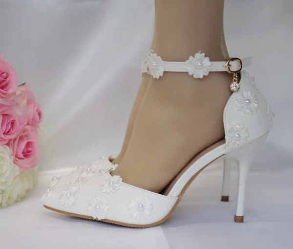 Chic / Belle Blanche Chaussure De Mariée 2018 En Dentelle Fleur Perle Bride Cheville 7 cm Talons Aiguilles À Bout Pointu Mariage Talons Hauts